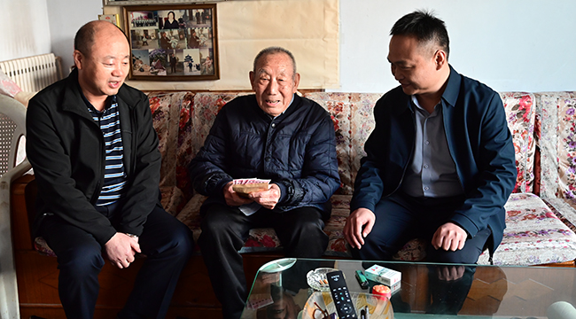 爱满重阳节，慰问暖人心